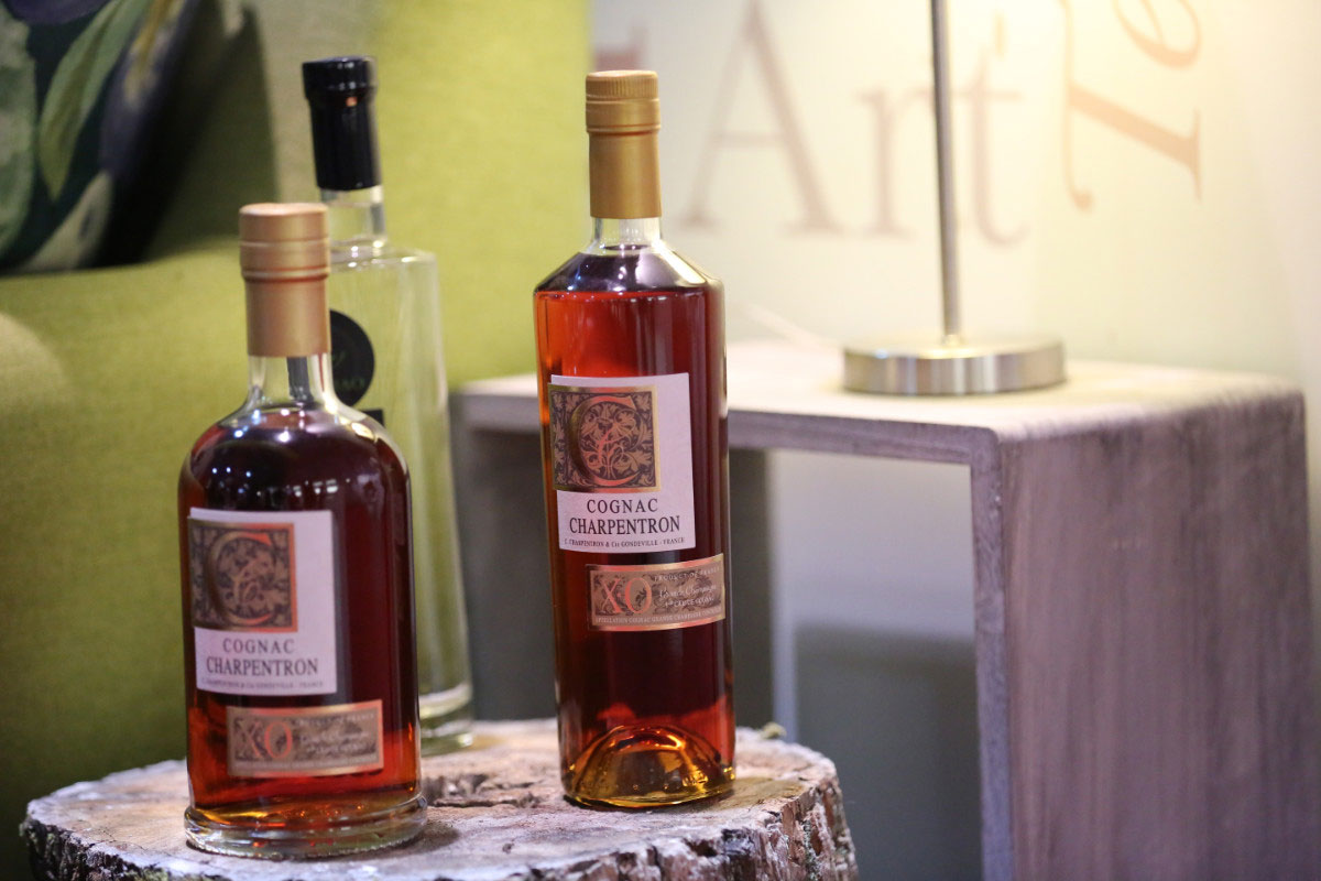 Bouteilles de cognac haut de gamme présentées à VS Pack